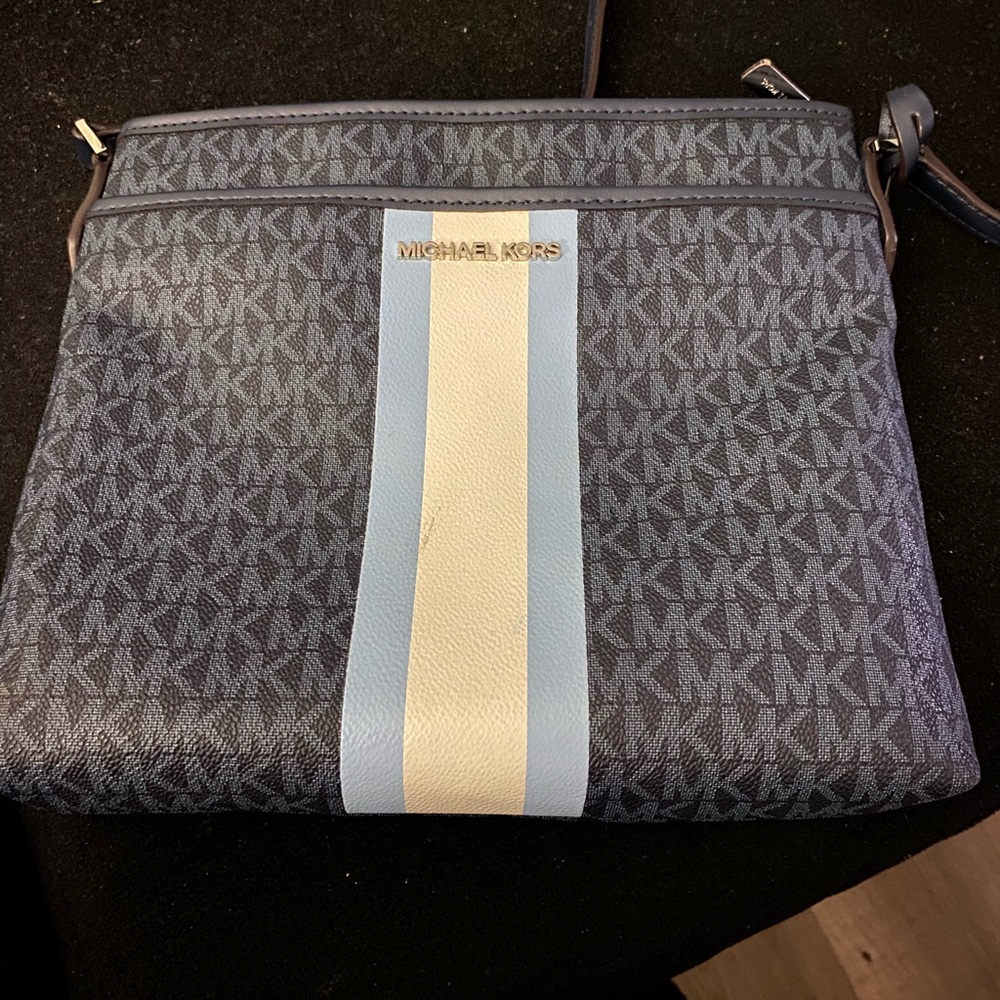 Slightly used Michael Kors crossbody bag